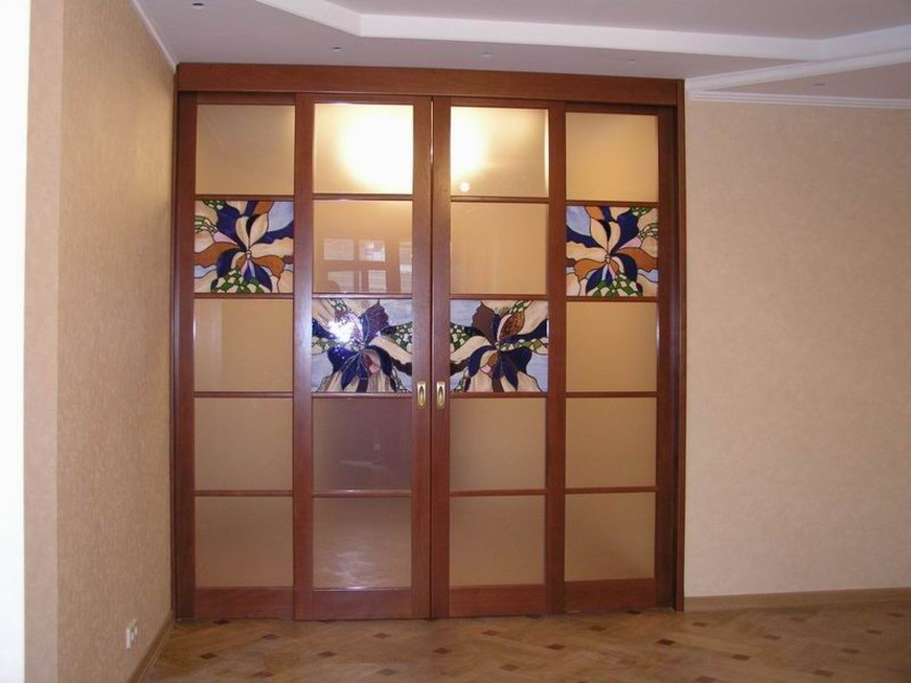 Перегородка с цветными стеклянными вставками Ульяновск