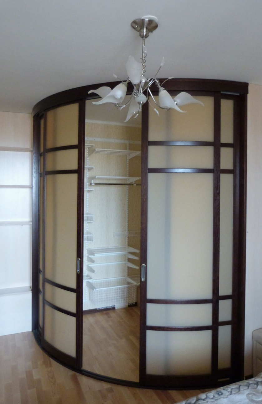 Радиусная полукруглая угловая гардеробная комната Ульяновск