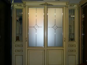 Классический шкаф купе массив с фацетными зеркалами и гравировкой Ульяновск